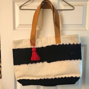 Stylish Nvy BL and White Tote Bag with Tan Handles. *NWOT*